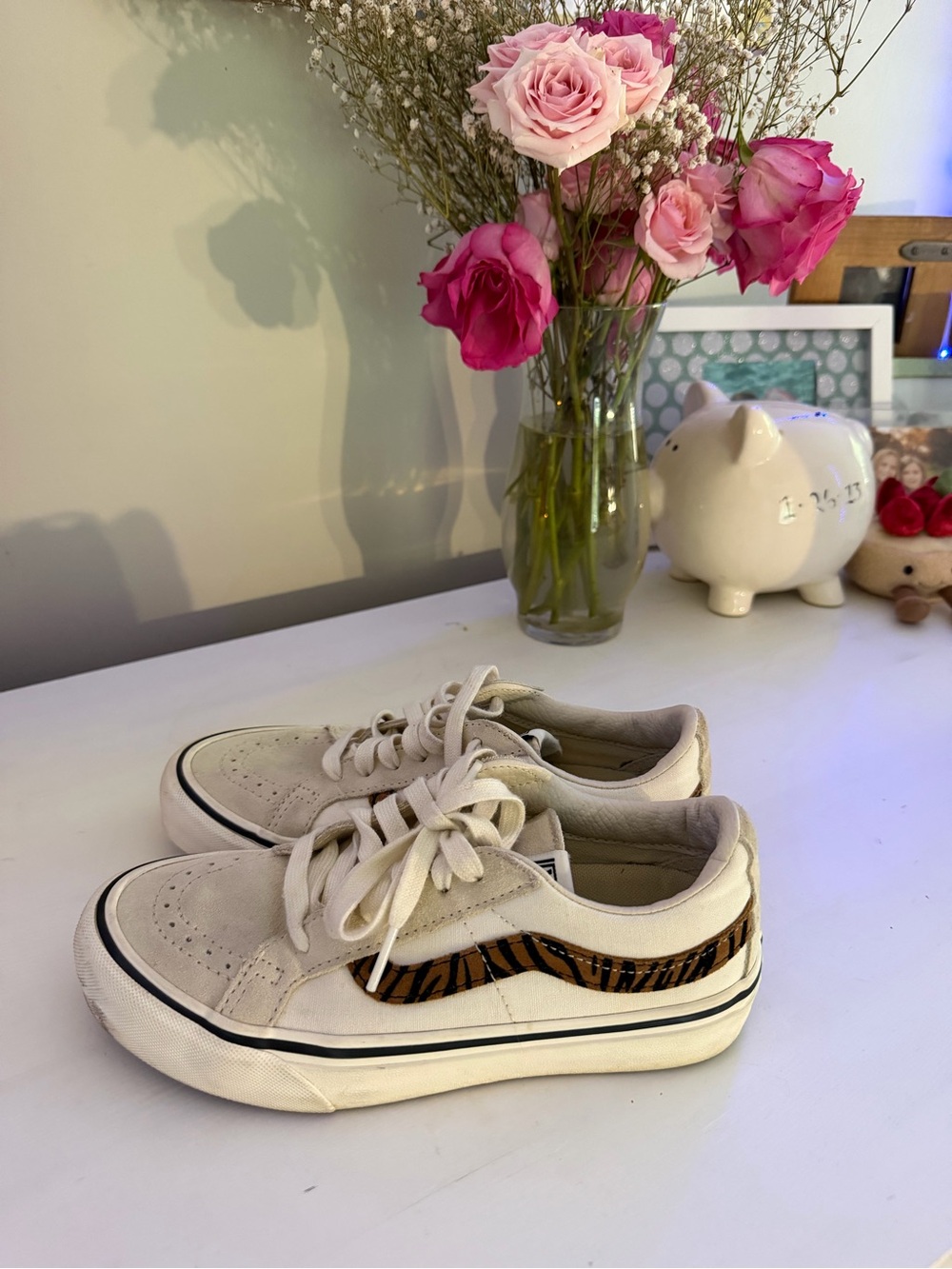 Vans Cream Low-Top Sneakers with Tiger Stripe Side Stripe